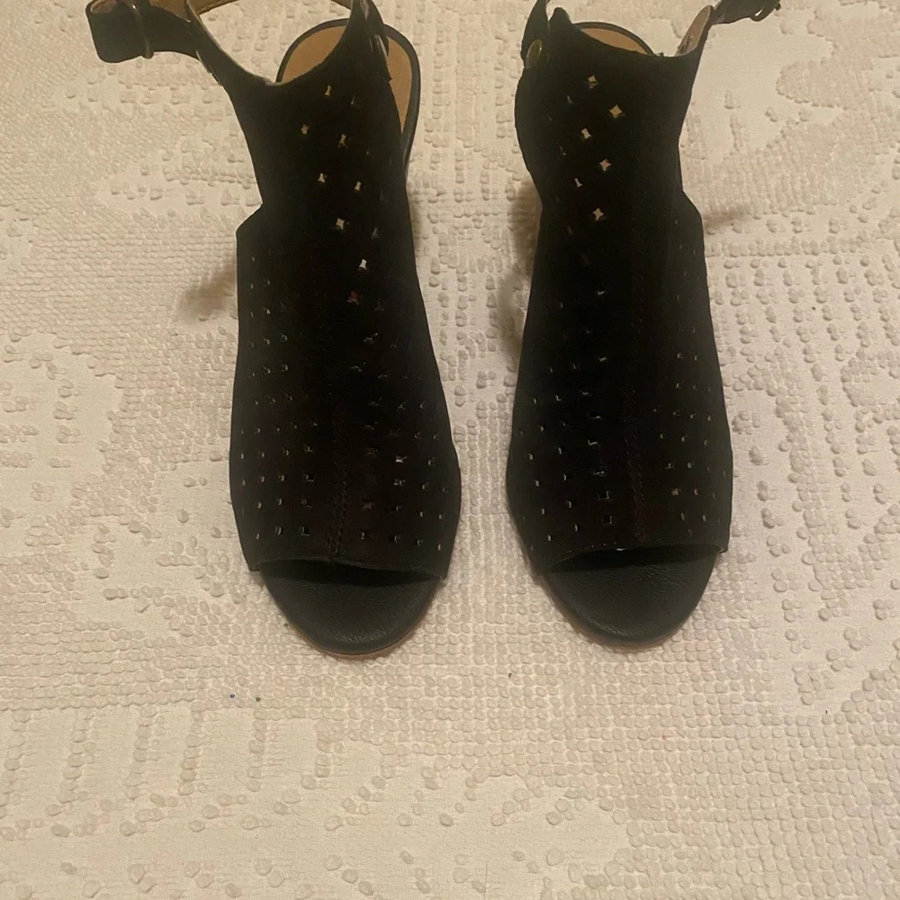 Lucky Brand Black Wedge Sandals - Picture 4 of 8
